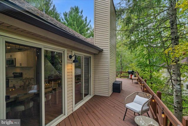 415 CANTERBURY RD, Bushkill, PA 18324