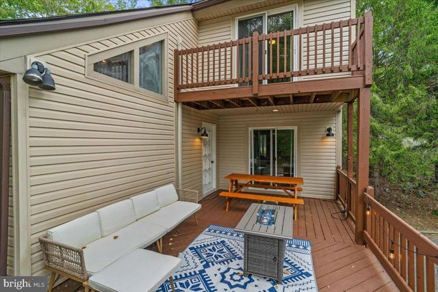 415 CANTERBURY RD, Bushkill, PA 18324