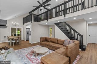 415 CANTERBURY RD, Bushkill, PA 18324