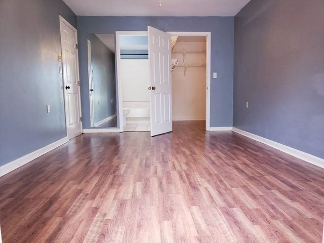 4975 Washington St. 110, Boston, MA 02132