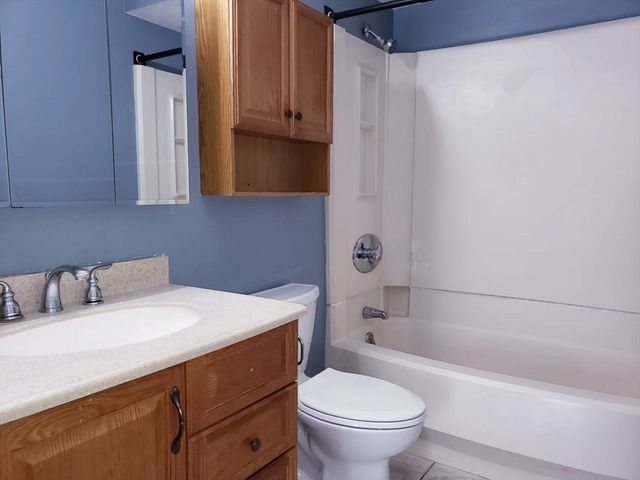 4975 Washington St. 110, Boston, MA 02132