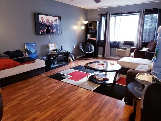 4975 Washington St. 110, Boston, MA 02132