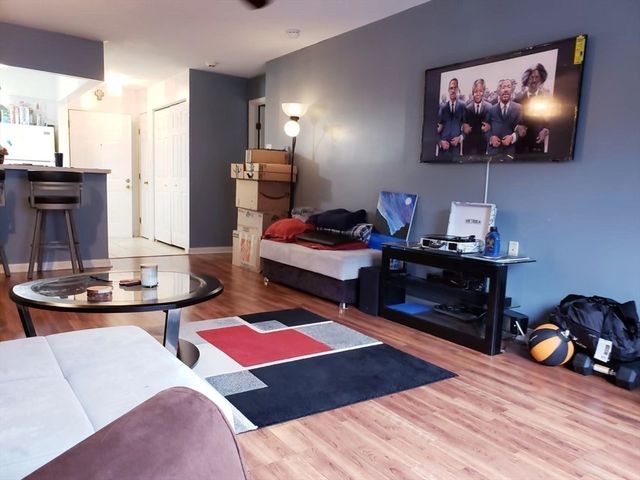 4975 Washington St. 110, Boston, MA 02132