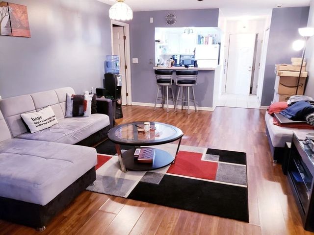 4975 Washington St. 110, Boston, MA 02132