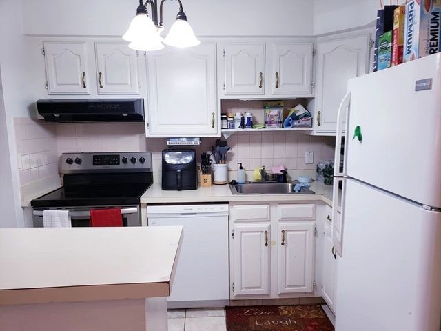 4975 Washington St. 110, Boston, MA 02132
