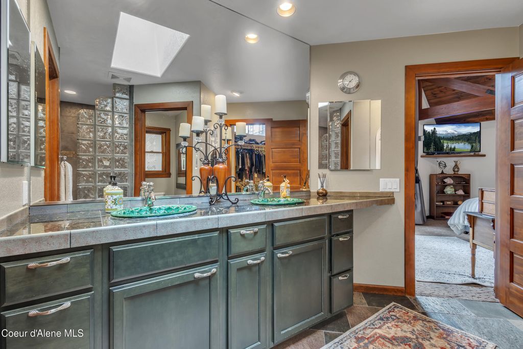 5892 W Harbor DR, Coeur d'Alene, ID 83814 photo 22
