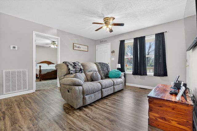 1065 Princeton Ct, Clarksville, TN 37042