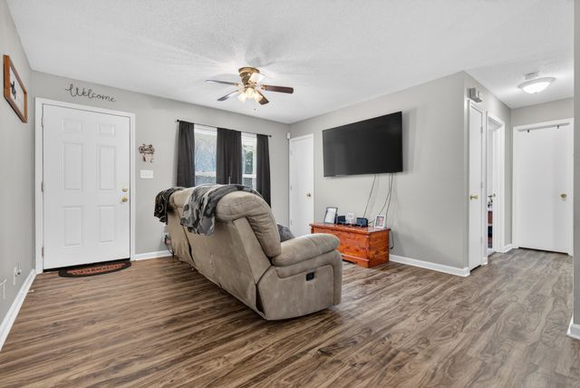 1065 Princeton Ct, Clarksville, TN 37042