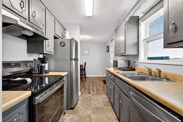 1065 Princeton Ct, Clarksville, TN 37042