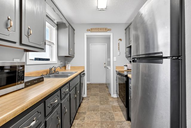 1065 Princeton Ct, Clarksville, TN 37042