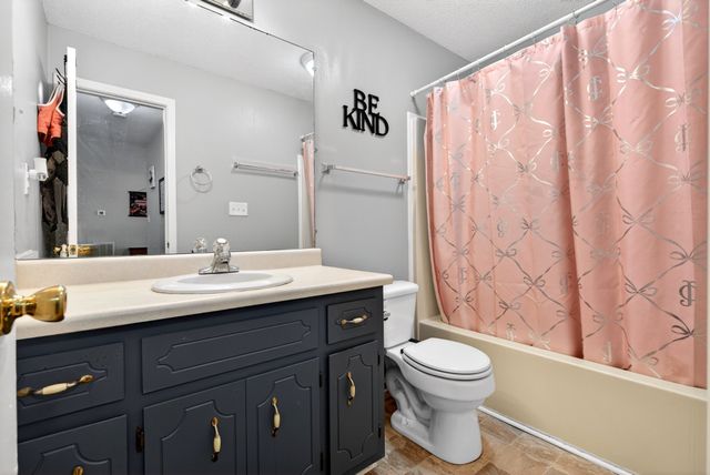 1065 Princeton Ct, Clarksville, TN 37042