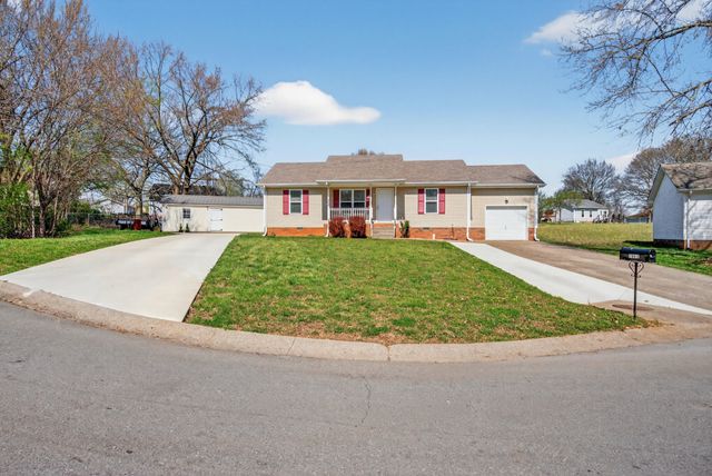 1065 Princeton Ct, Clarksville, TN 37042