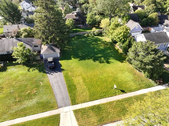 114 W Prairie Avenue, Wheaton, IL 60187