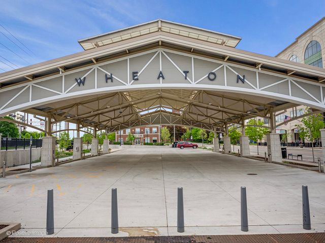 114 W Prairie Avenue, Wheaton, IL 60187