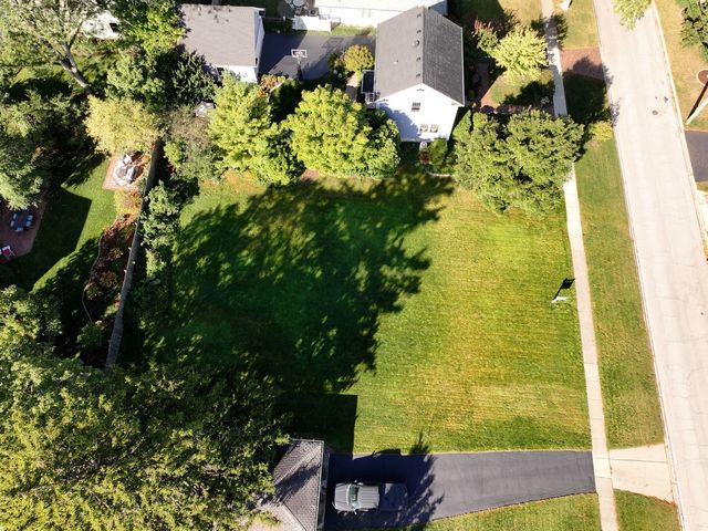 114 W Prairie Avenue, Wheaton, IL 60187