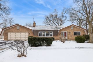 635 Eletson Drive, Crystal Lake, IL 60014