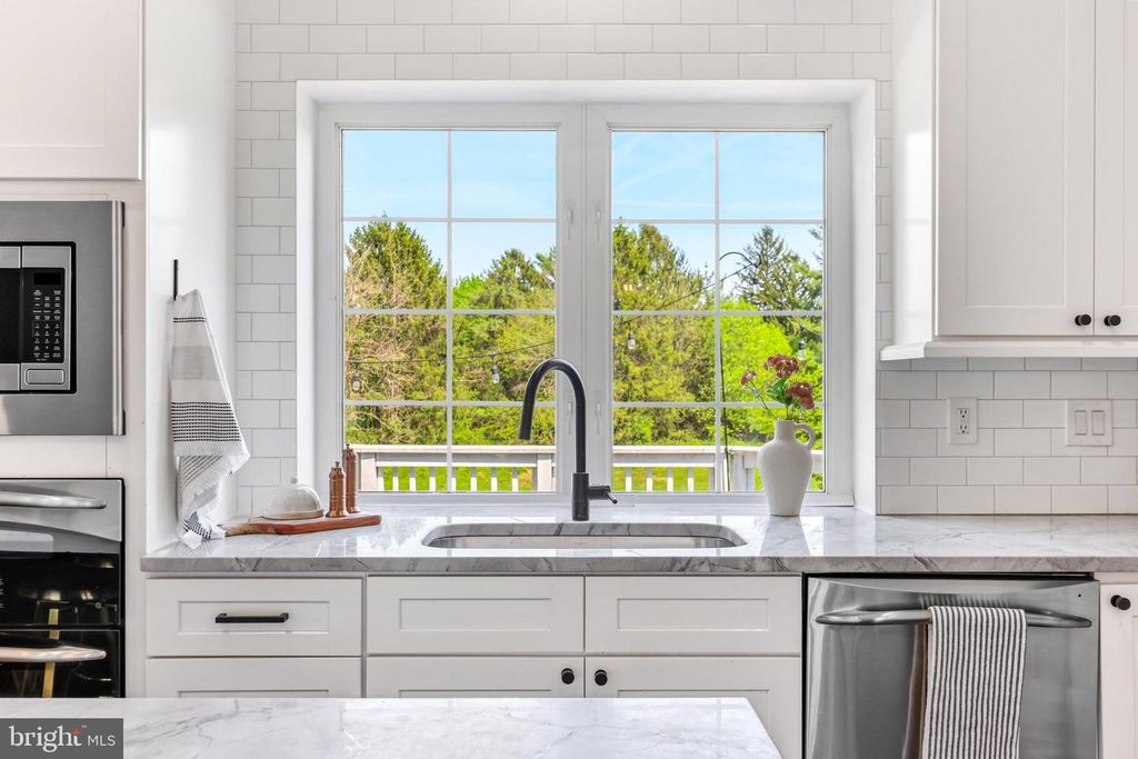 Image 12 of property listing at 6956 FAIR LN, New Market, MD 21774