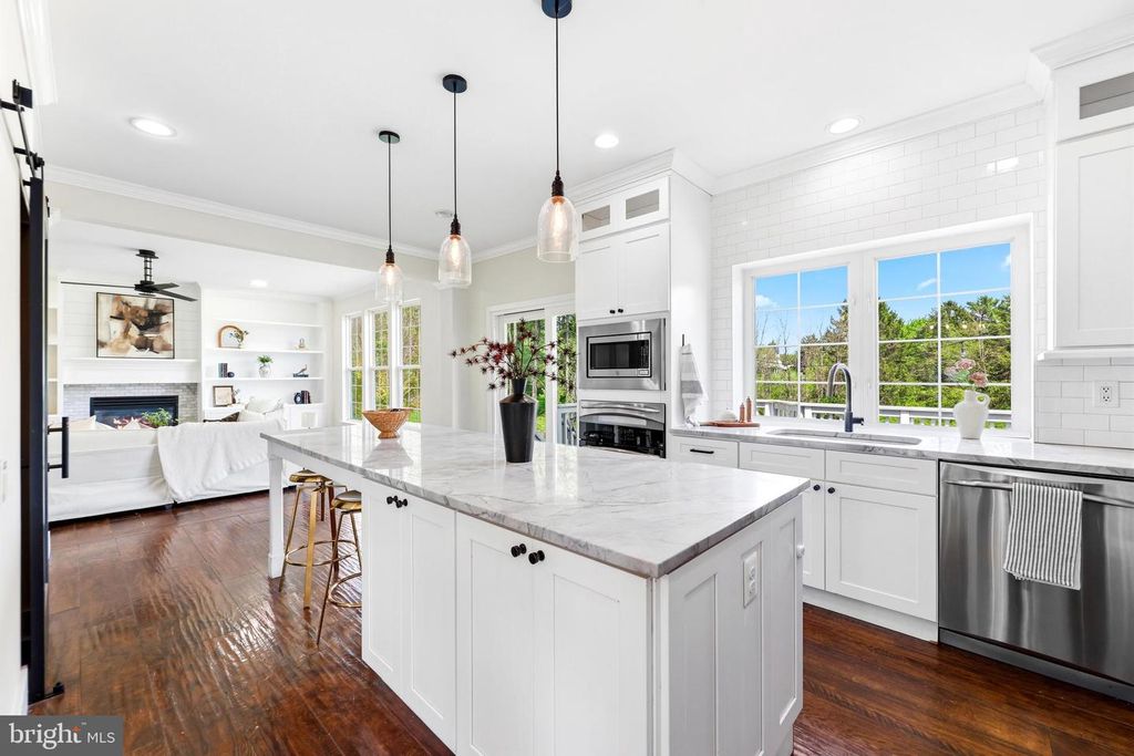 Image 14 of property listing at 6956 FAIR LN, New Market, MD 21774