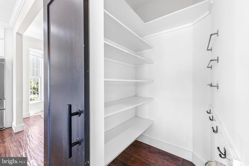 Image 16 of property listing at 6956 FAIR LN, New Market, MD 21774