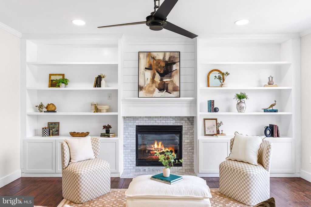 Image 2 of property listing at 6956 FAIR LN, New Market, MD 21774