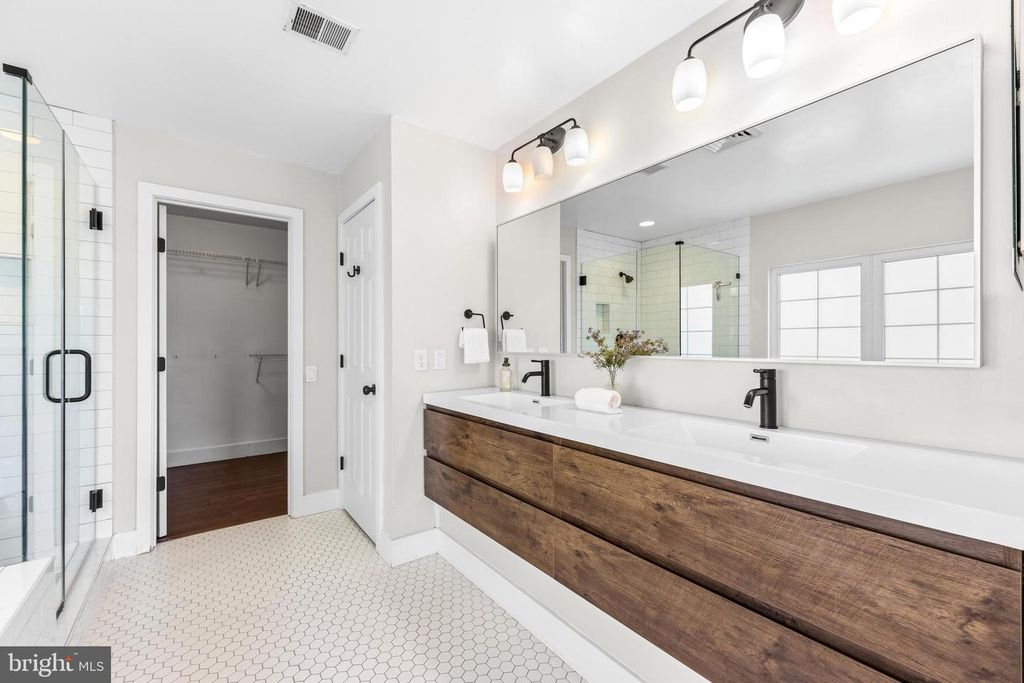 Image 26 of property listing at 6956 FAIR LN, New Market, MD 21774