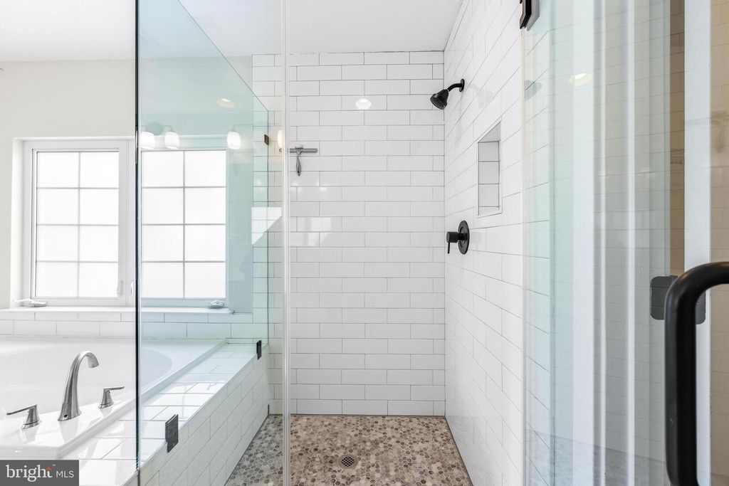 Image 27 of property listing at 6956 FAIR LN, New Market, MD 21774