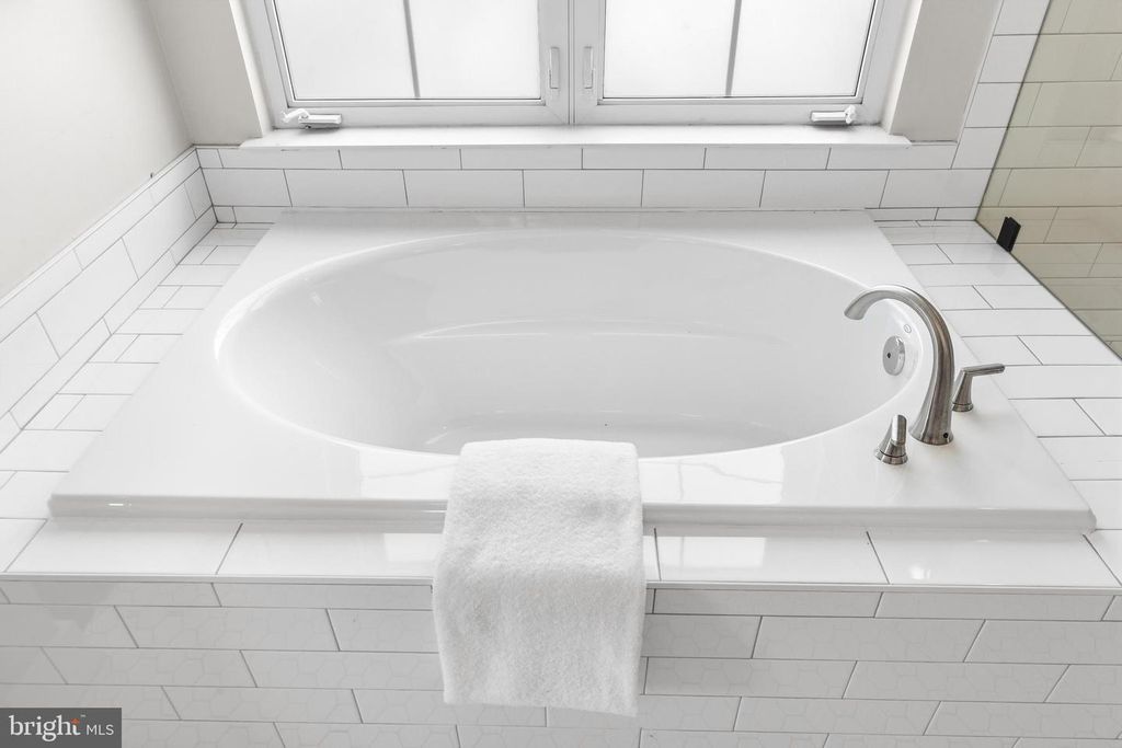 Image 28 of property listing at 6956 FAIR LN, New Market, MD 21774