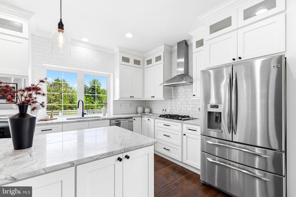 Image 3 of property listing at 6956 FAIR LN, New Market, MD 21774