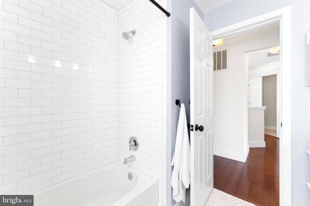 Image 33 of property listing at 6956 FAIR LN, New Market, MD 21774