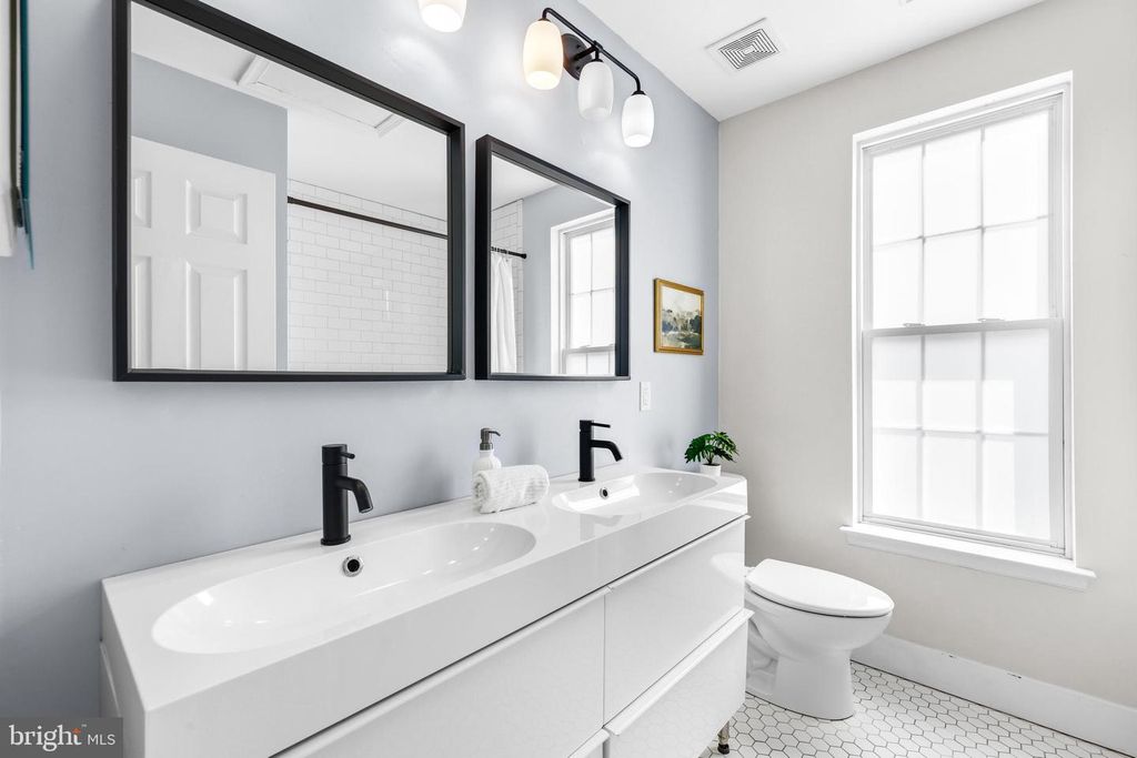 Image 34 of property listing at 6956 FAIR LN, New Market, MD 21774