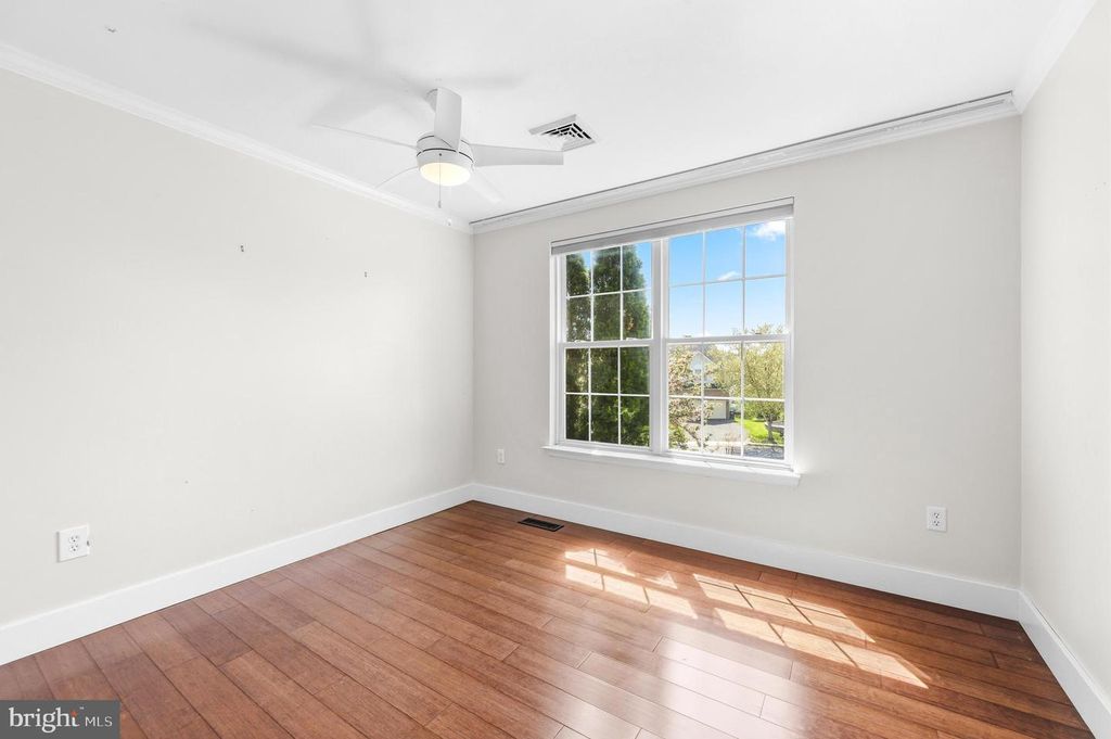 Image 38 of property listing at 6956 FAIR LN, New Market, MD 21774