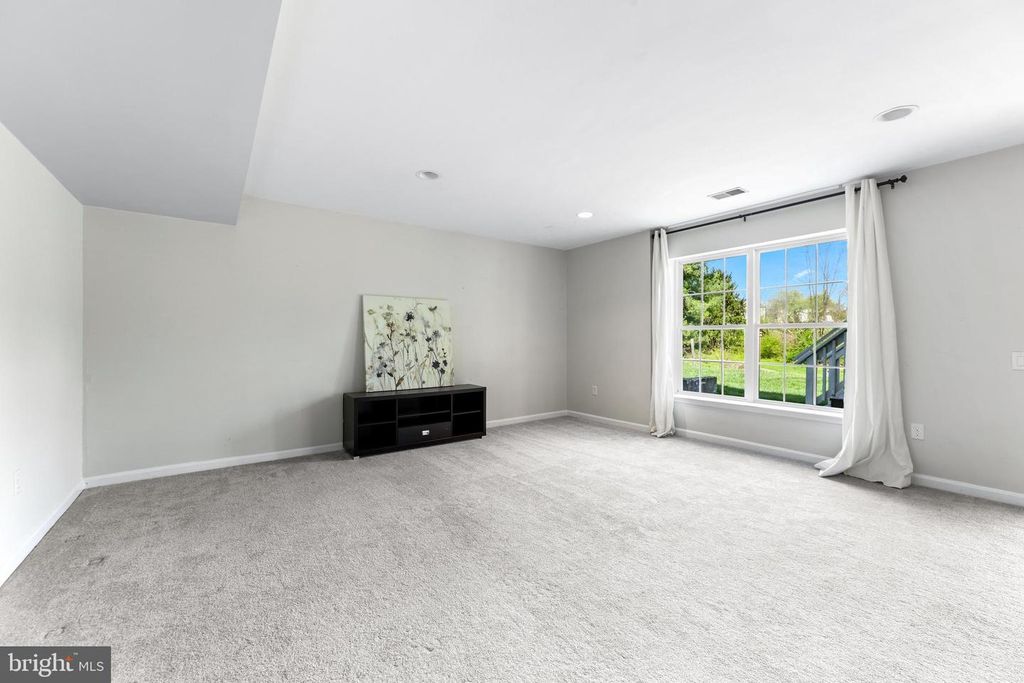 Image 41 of property listing at 6956 FAIR LN, New Market, MD 21774