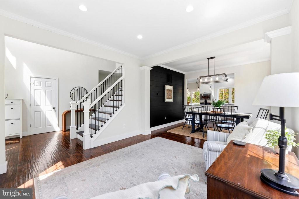 Image 8 of property listing at 6956 FAIR LN, New Market, MD 21774