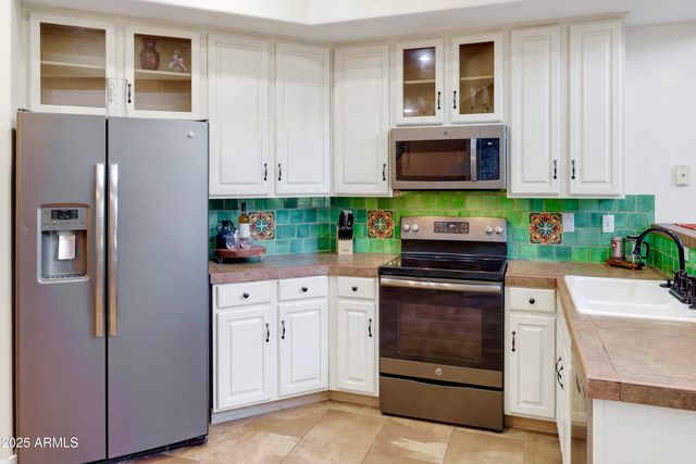 13022 N MOUNTAINSIDE Drive B, Fountain Hills, AZ 85268