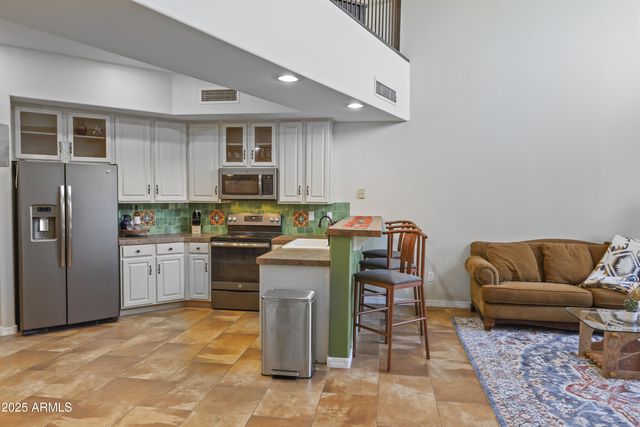 13022 N MOUNTAINSIDE Drive B, Fountain Hills, AZ 85268