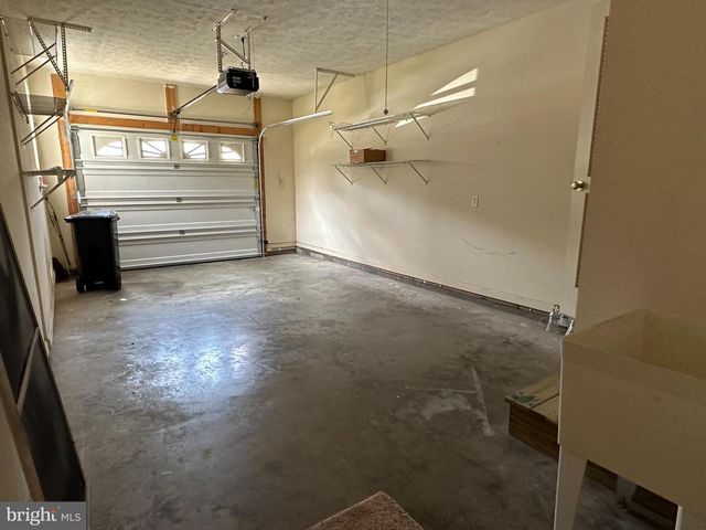 2066 HONEYSUCKLE LN, Winchester, VA 22601