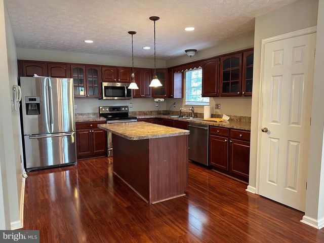 2066 HONEYSUCKLE LN, Winchester, VA 22601