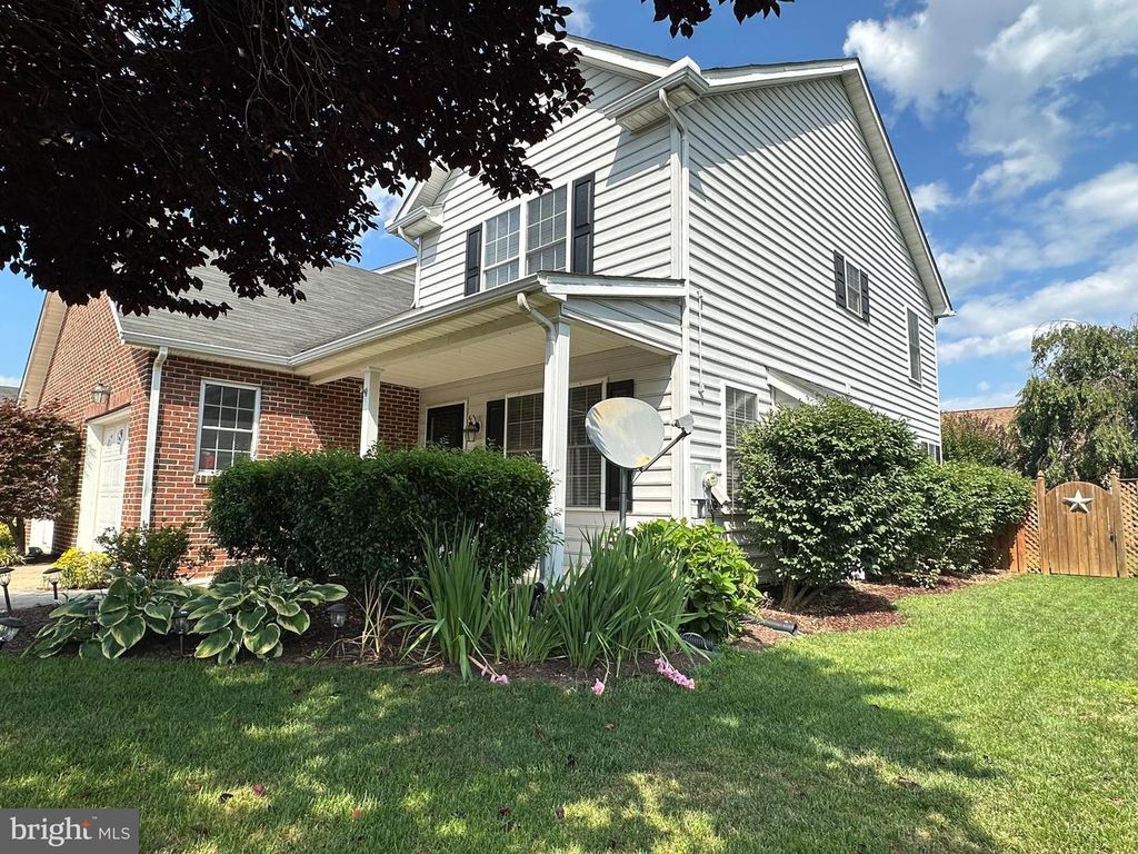 2066 HONEYSUCKLE LN, Winchester, VA 22601