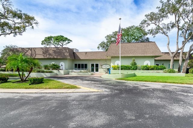 2504 OAK CIRCLE, Tarpon Springs, FL 34689