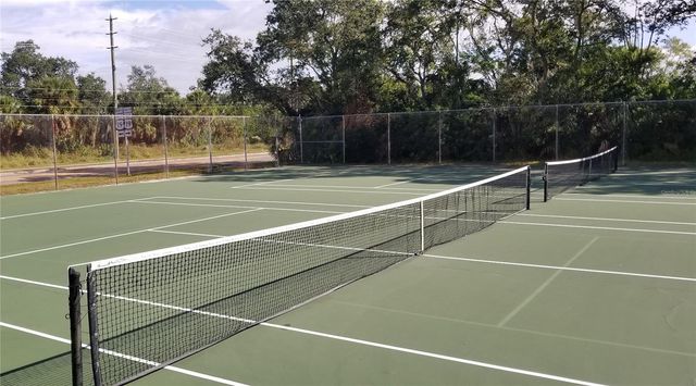 2504 OAK CIRCLE, Tarpon Springs, FL 34689