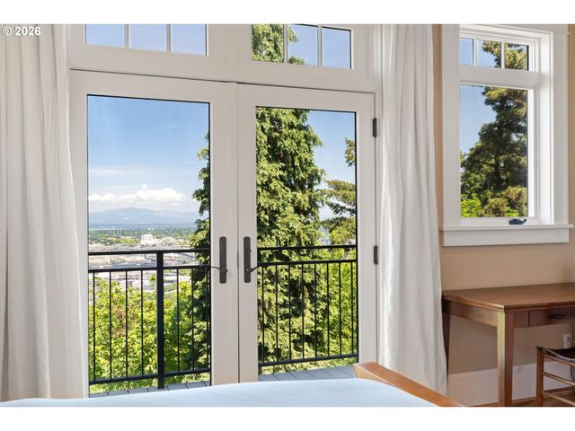 550 Nw ALPINE Ter, Portland, OR 97210