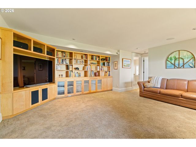 550 Nw ALPINE Ter, Portland, OR 97210
