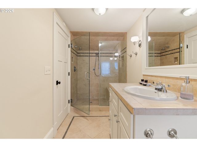 550 Nw ALPINE Ter, Portland, OR 97210