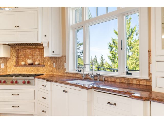 550 Nw ALPINE Ter, Portland, OR 97210
