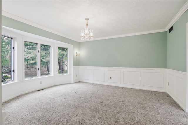 472 Maplewoods Ln, Webster, NY 14580