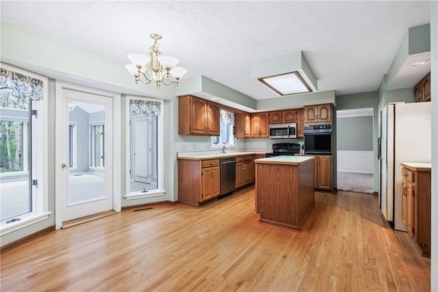 472 Maplewoods Ln, Webster, NY 14580