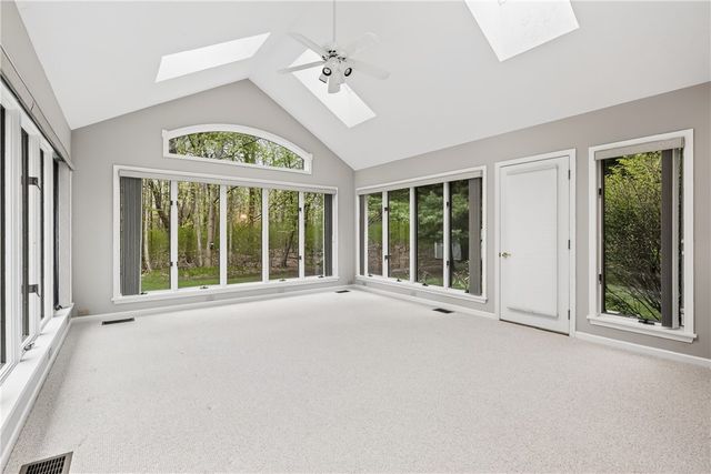 472 Maplewoods Ln, Webster, NY 14580