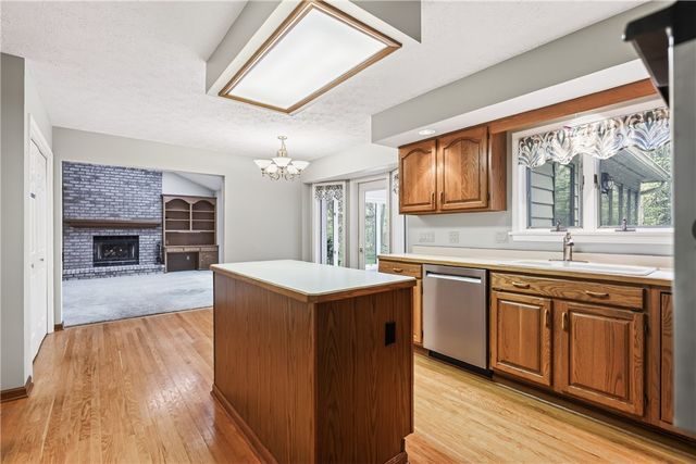 472 Maplewoods Ln, Webster, NY 14580
