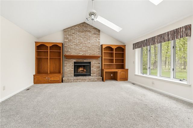 472 Maplewoods Ln, Webster, NY 14580