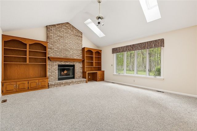 472 Maplewoods Ln, Webster, NY 14580
